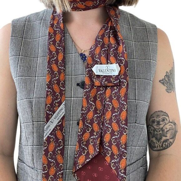 Vintage 1990s Valentino Red Orange 100% Silk Geometric Abstract Preppy Tie - Picture 2 of 4